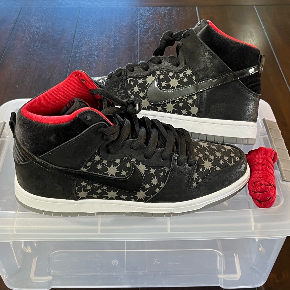 Nike Black and Red Star Pattern Men's Shoes